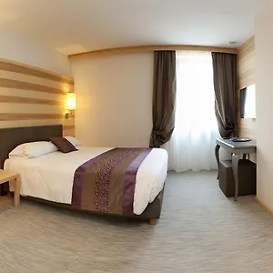 hotel-garden-peschiera-del-garda.hotelinveneto.com/